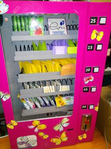 Вендинговый аппарат по продаже презервативов, тампонов, прокладок